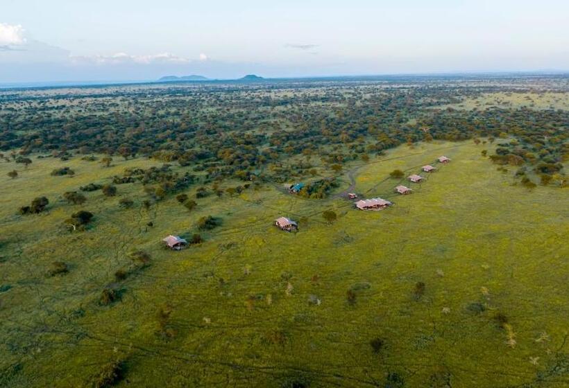 فندق Escarpment Serengeti Luxury Camp