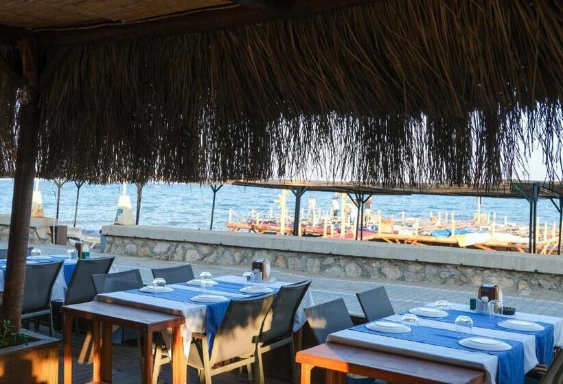 هتل Gargaron Beach