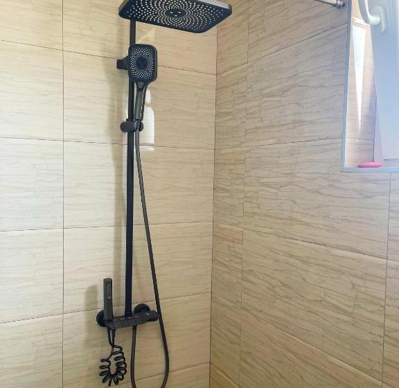 هتل Infinity Plaza