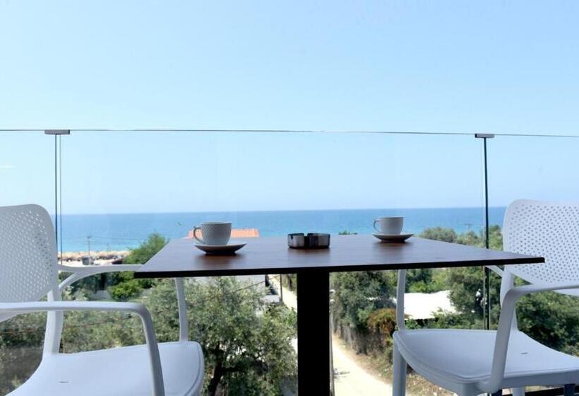 Отель Meridian Suites