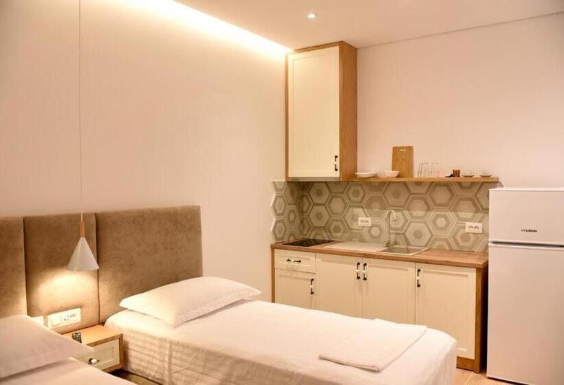 Отель Meridian Suites