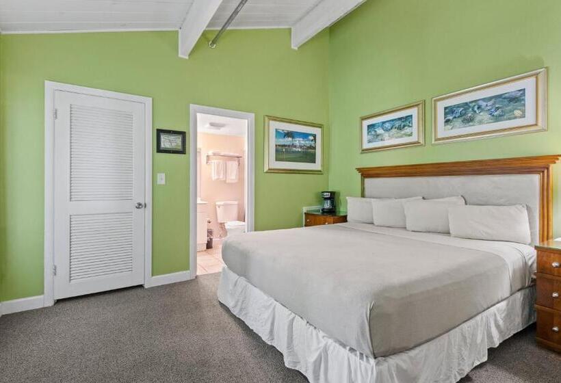 فندق Oceanfront Inn Room #11  Standard Room   King Bed