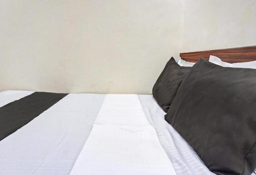 בית מלון כפרי Oyo Nutan Lodging