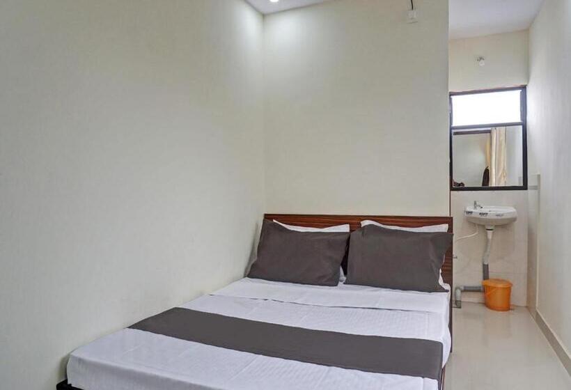 בית מלון כפרי Oyo Nutan Lodging