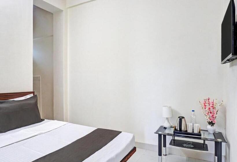 בית מלון כפרי Oyo Nutan Lodging