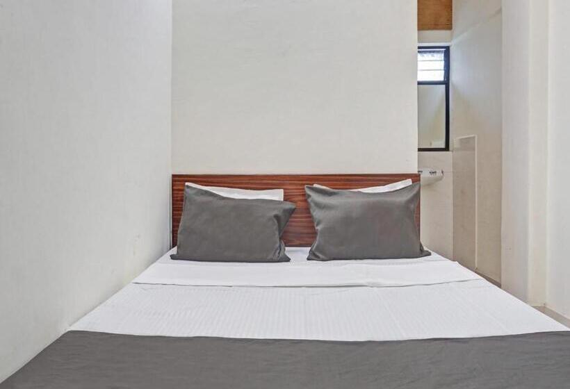 בית מלון כפרי Oyo Nutan Lodging