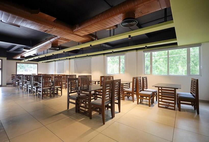 בית מלון כפרי Perumatty Residency