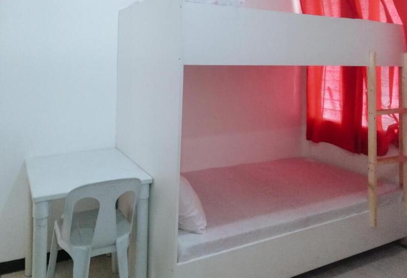 Отель Reddoorz At Rachael Pension House