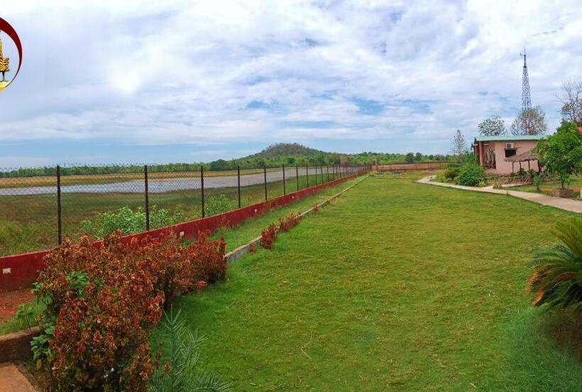 בית מלון כפרי The Lake View Tadoba