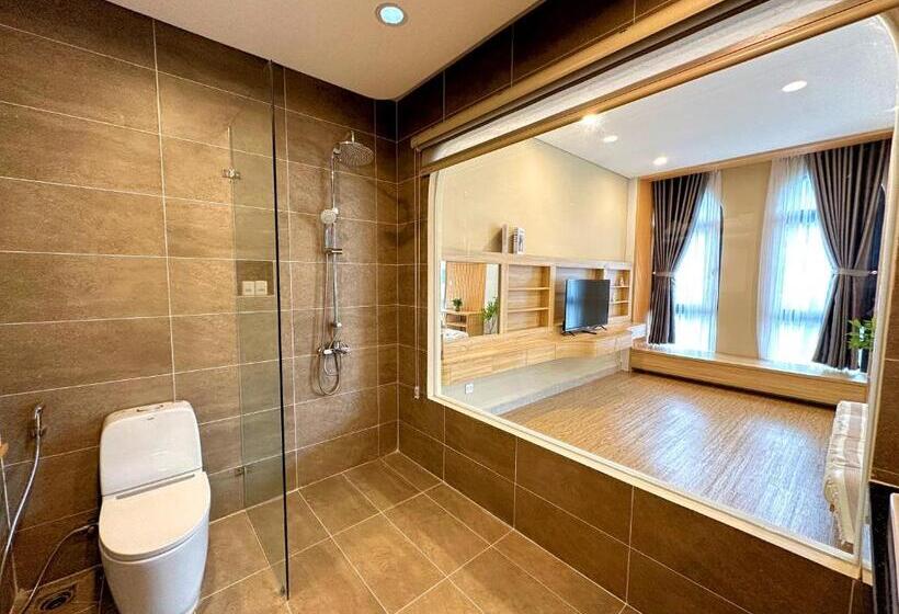 هتل The Sol Homestay