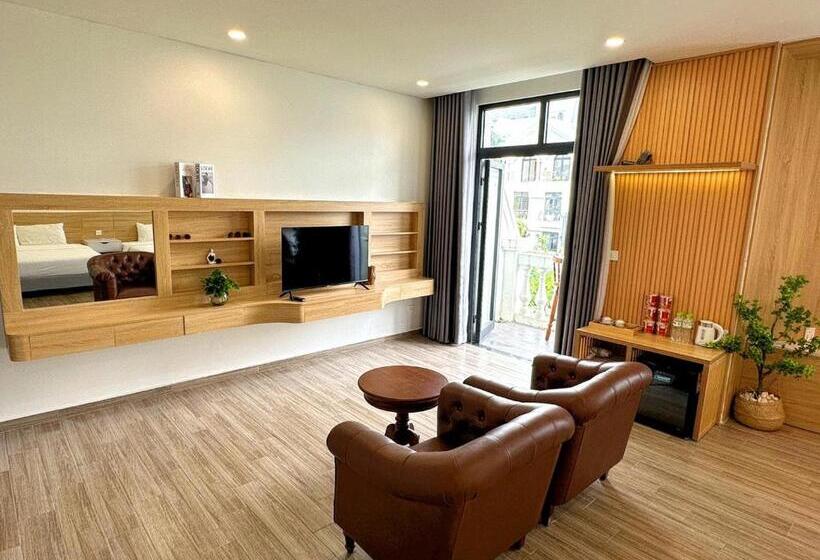 هتل The Sol Homestay