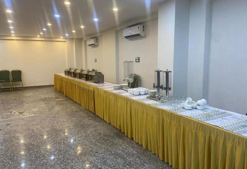 호텔 Vihaan Residency