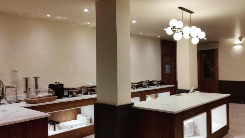 Отель Zimskhang Villa