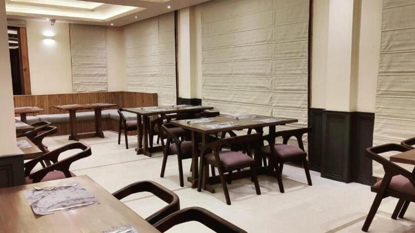 Отель Zimskhang Villa