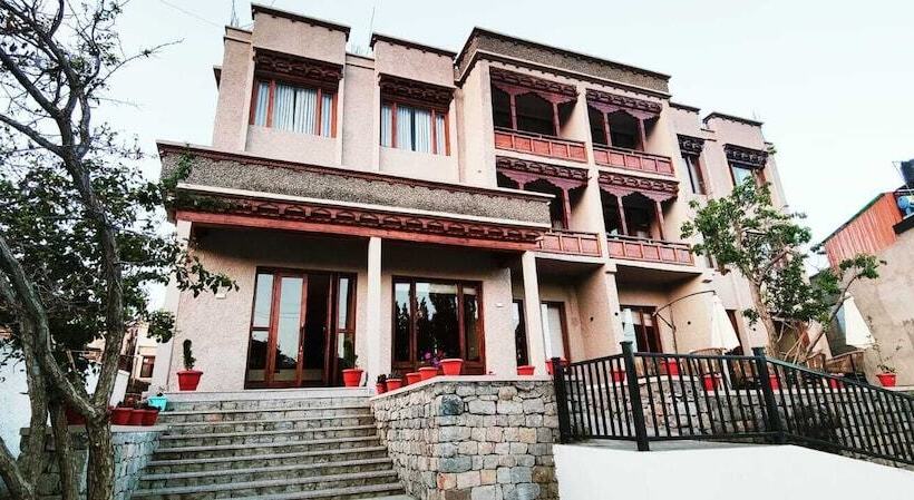 Отель Zimskhang Villa