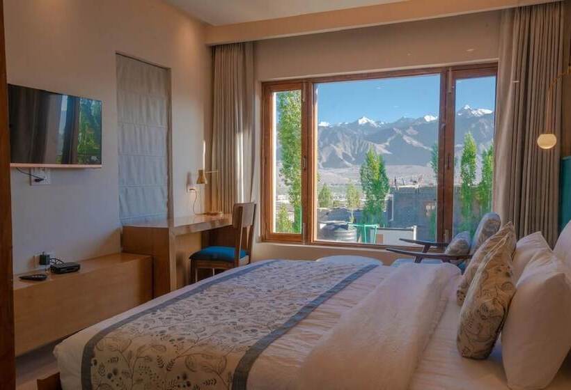 Отель Zimskhang Villa