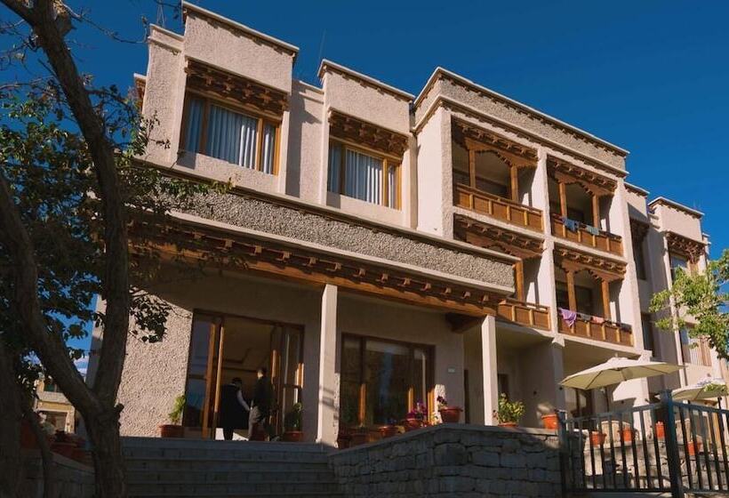 Отель Zimskhang Villa