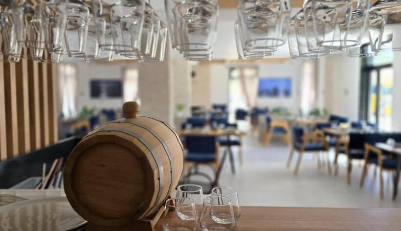 Lumi I Bardhe Hotel & Restaurant