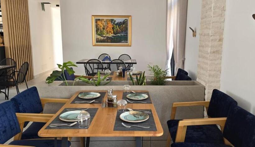 Lumi I Bardhe Hotel & Restaurant