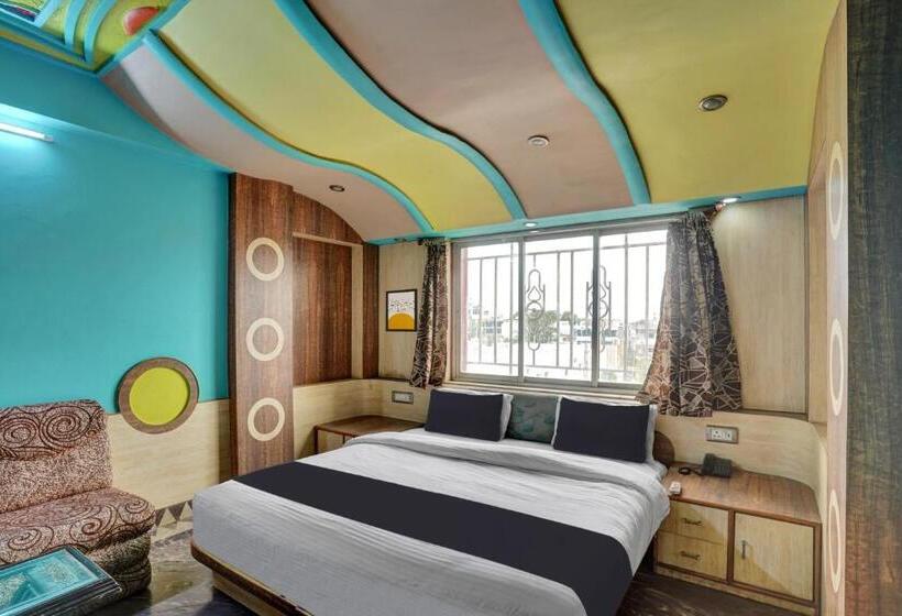 Oyo Hotel Shree Goverdhan Palace