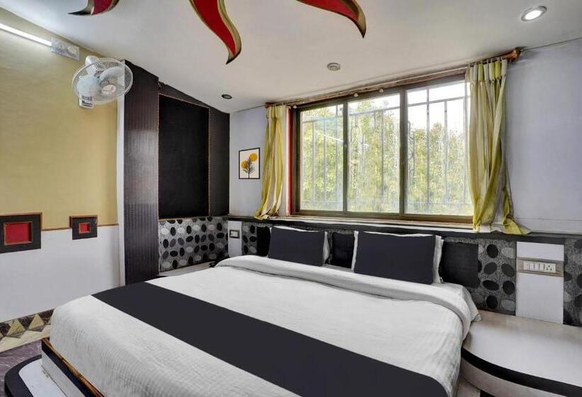 Oyo Hotel Shree Goverdhan Palace