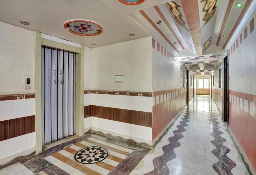 Oyo Hotel Shree Goverdhan Palace