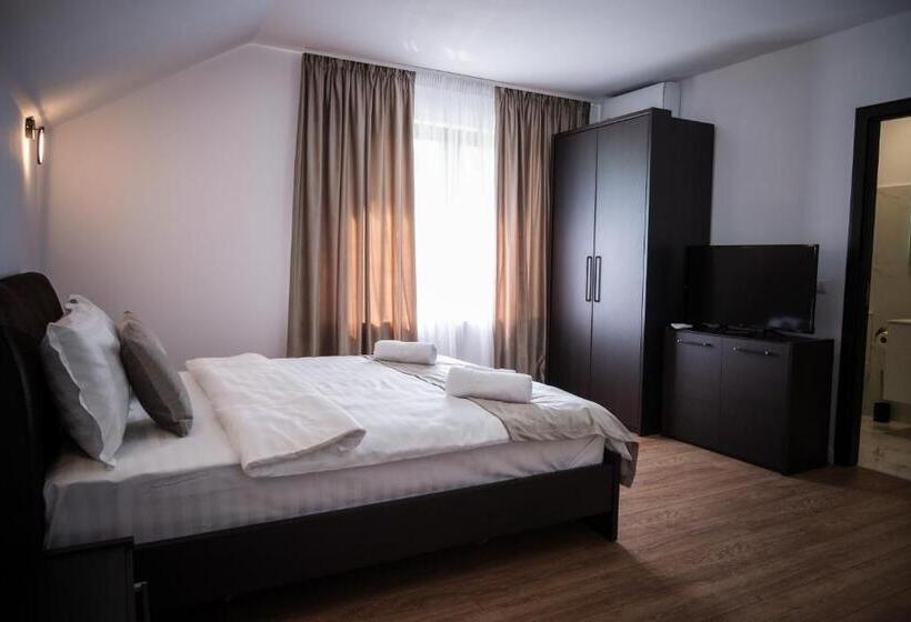 ペンション Evenimente Edelweiss