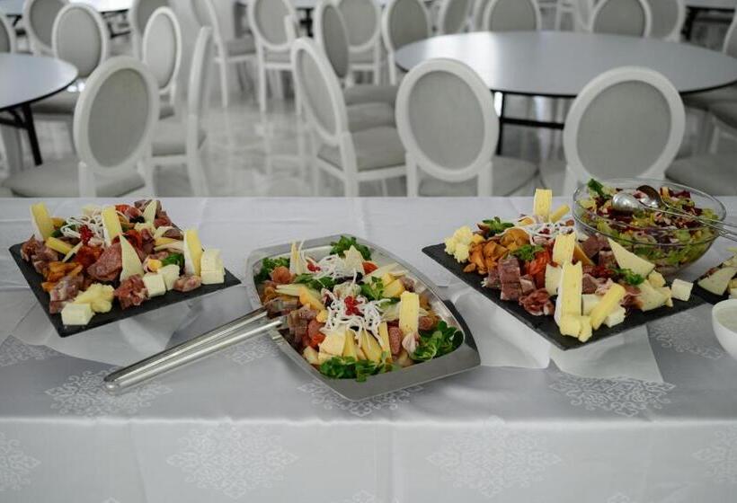 ペンション Evenimente Edelweiss