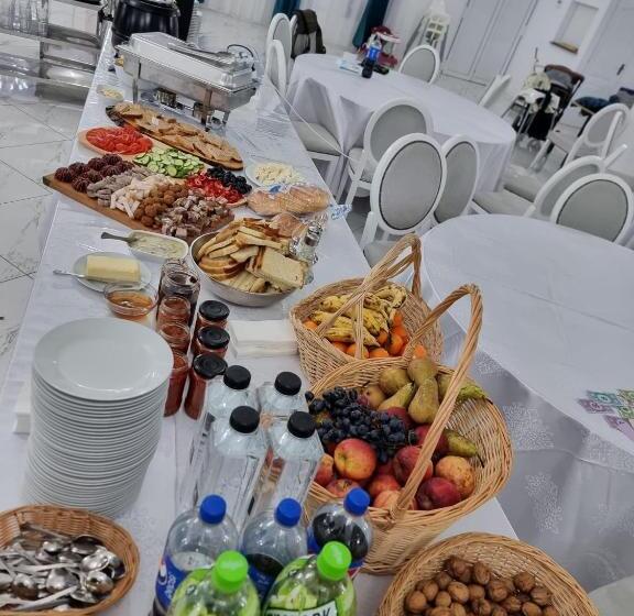 ペンション Evenimente Edelweiss