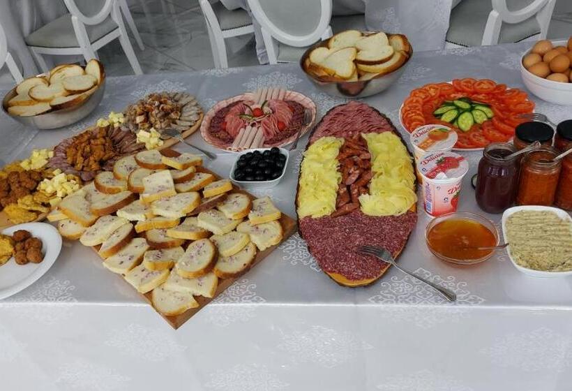 ペンション Evenimente Edelweiss