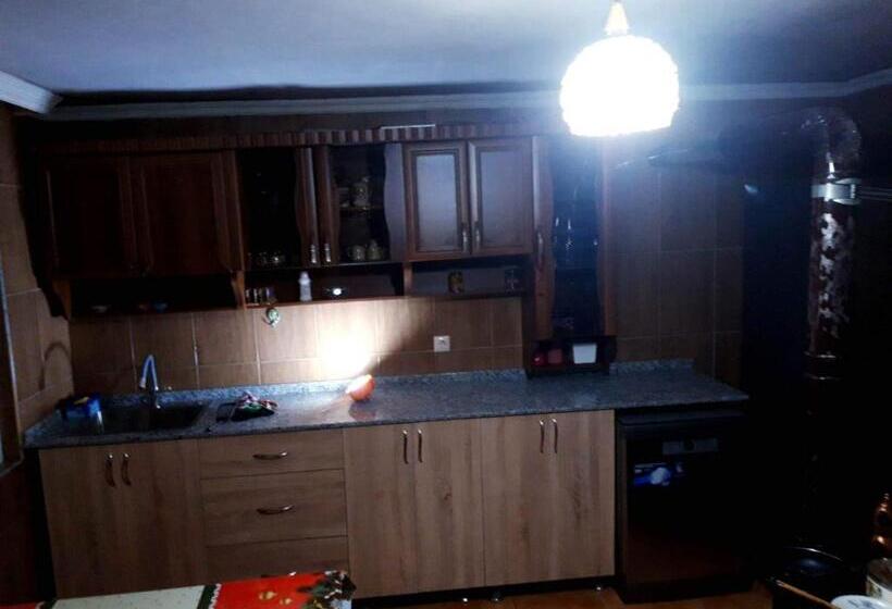 پانسیون Guest House In Makhinjauri