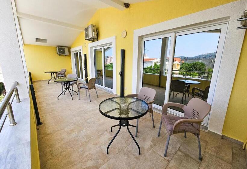 پانسیون Guesthouse Lole