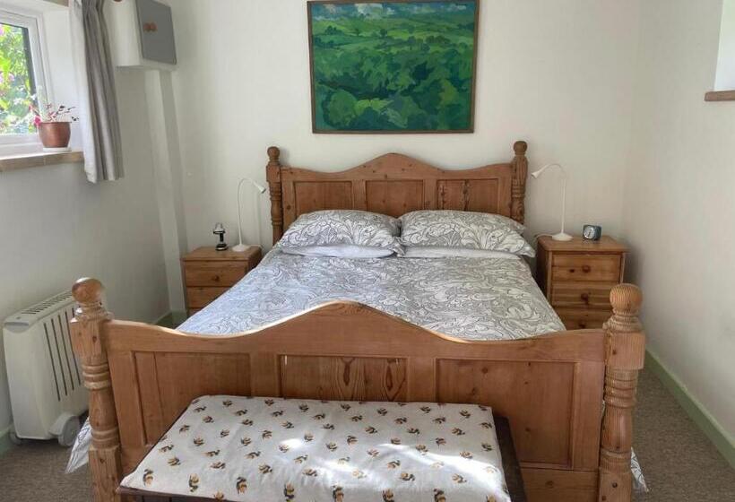 بنسيون Honey House