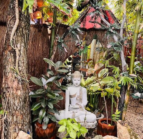 پانسیون Hostal Aventura