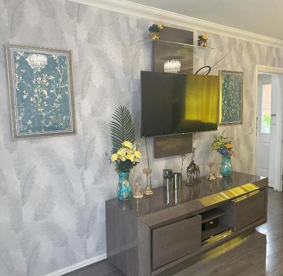 Пансион Lavish 3 Story House With Full Of Comfort