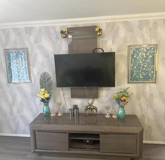 Пансион Lavish 3 Story House With Full Of Comfort