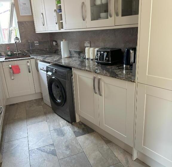 Пансион Lavish 3 Story House With Full Of Comfort