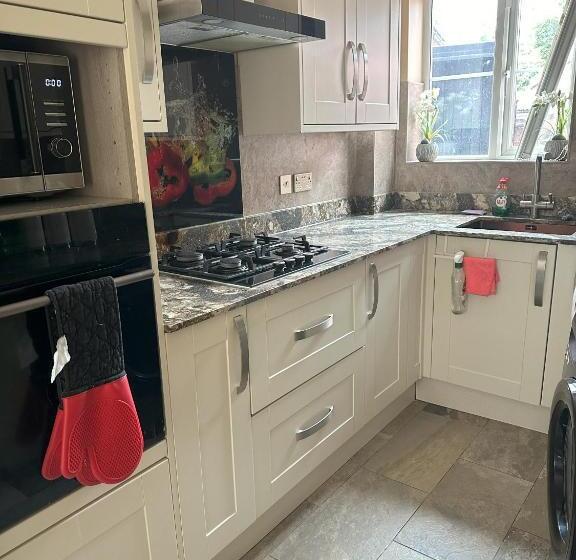 Пансион Lavish 3 Story House With Full Of Comfort