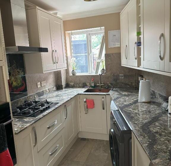 Пансион Lavish 3 Story House With Full Of Comfort