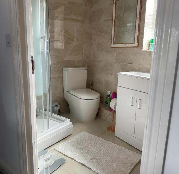 Пансион Lavish 3 Story House With Full Of Comfort