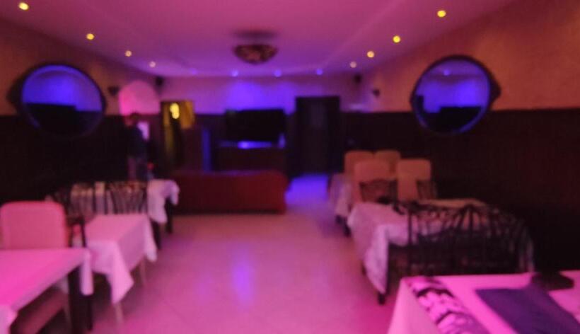 بنسيون Les Hôtes De Labastide