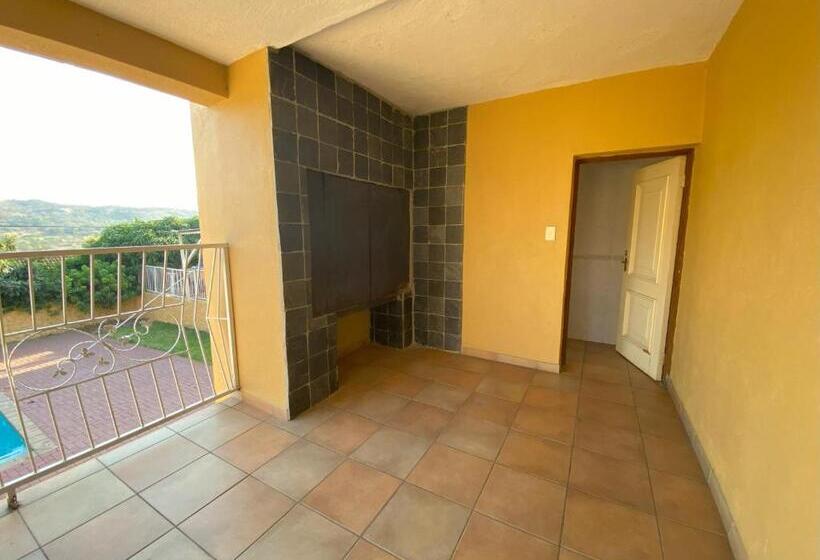 פנסיון Lizzards Villa Guest House