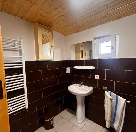 膳宿费 Maya & Elena