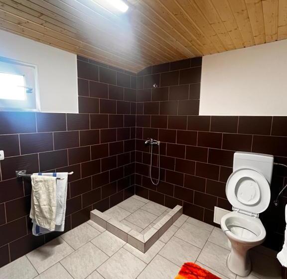 膳宿费 Maya & Elena