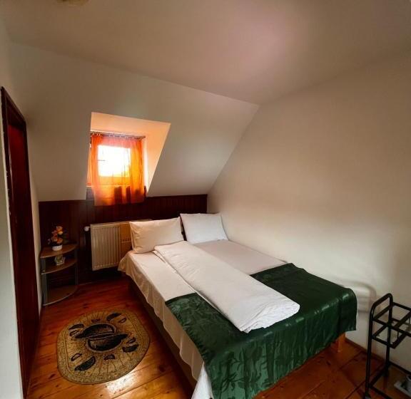 膳宿费 Maya & Elena