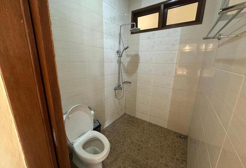 פנסיון Naeera Guest House