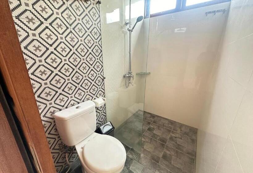 פנסיון Naeera Guest House