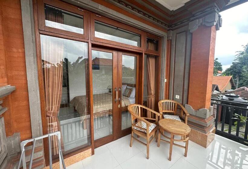 פנסיון Naeera Guest House