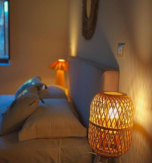 פנסיון Oikos Guesthouse & Rooftop