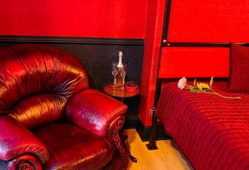 ペンション Red Liftmeup For Kinky Adventurous Couples